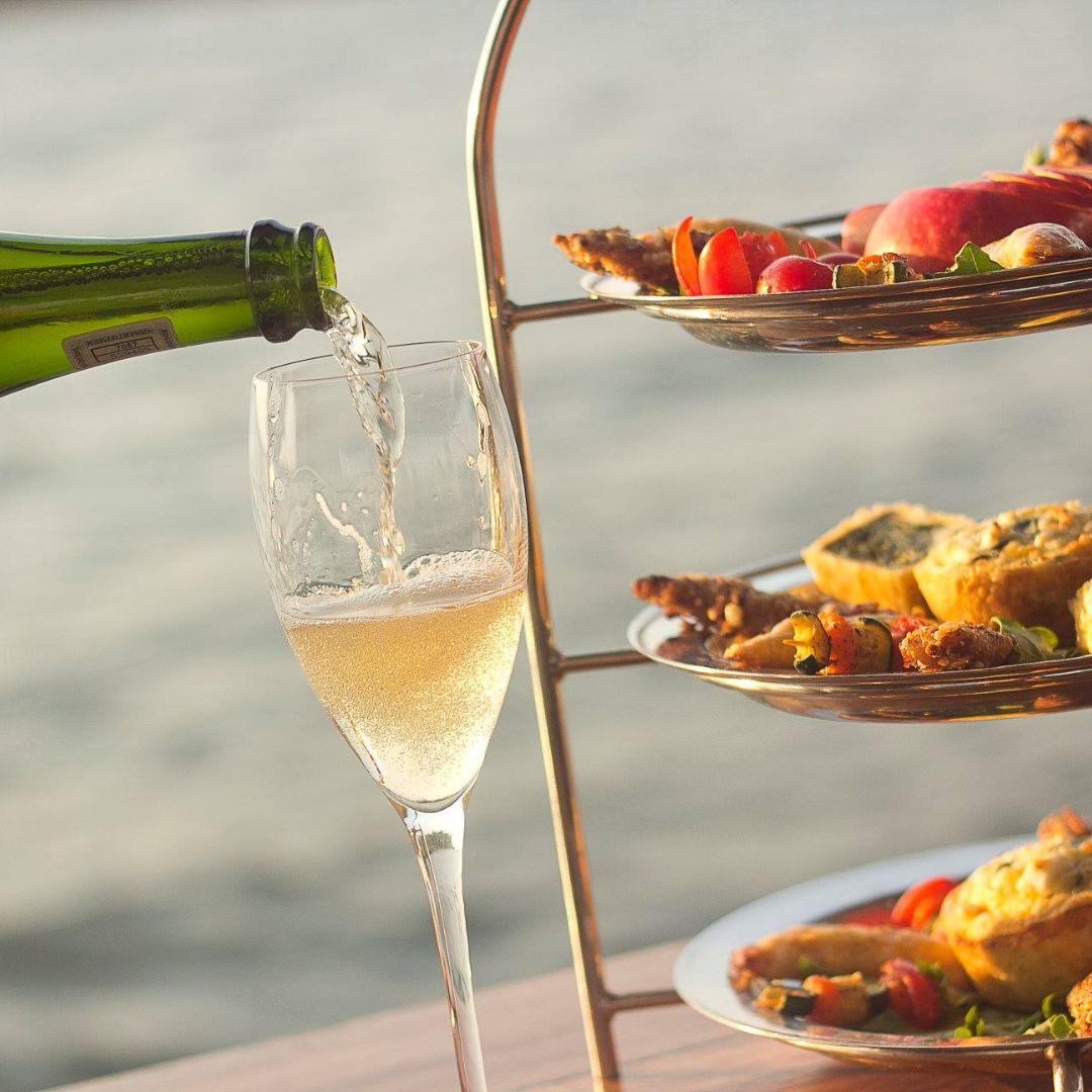 champagne-snacks-river-cruise